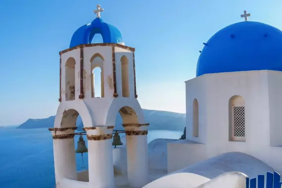 Vista de los edificios típicos de Santorini en las Islas Cícladas